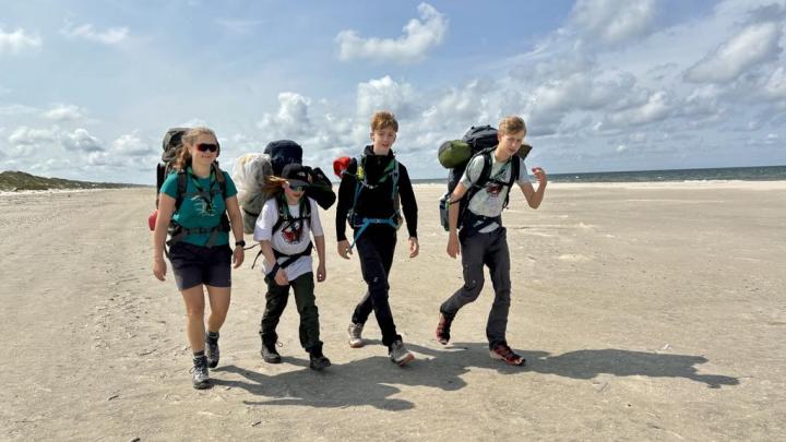 Troppen på hejk ved vesterhavet